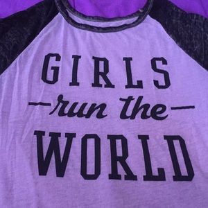 Girls run the world tee